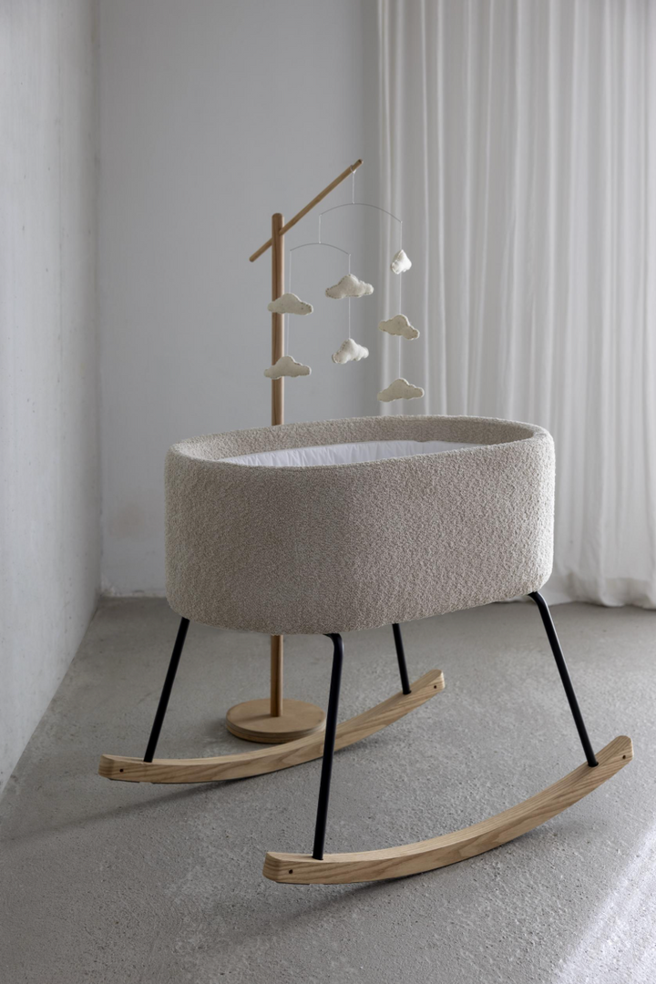 Houten standaard voor baby-mobiel