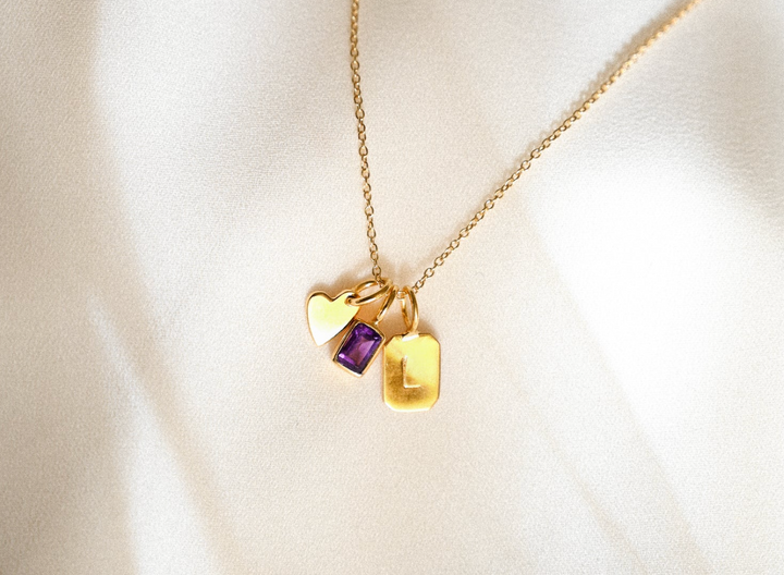Pendentif initial en or orné de pierres de naissance - Choix multiples